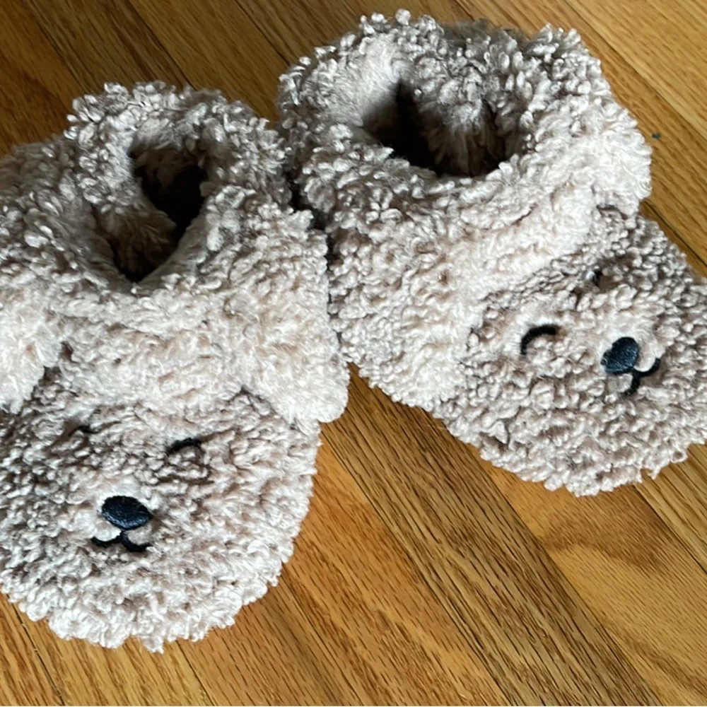 Like new Zara fuzzy puppy slippers 5 5.5 toddler